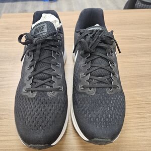 Nike Men’s Black and White Athletic Running Shoes